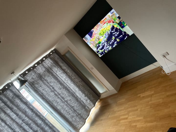 1 Bedroom Apartment Good Location In City Centre - Guernsey