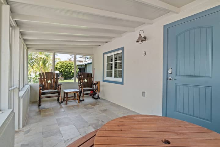 Jensen's Cottage #3 - Charming Cottage On The Bay - Captiva, FL