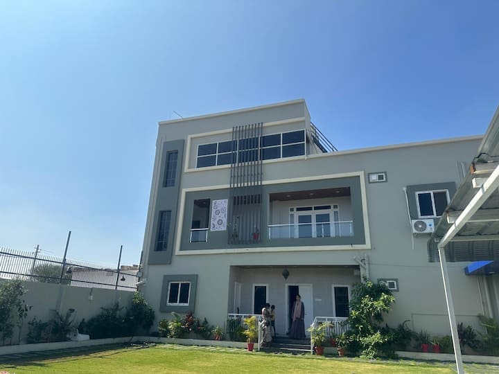Luxury 4bhk Villa | Private Pool | Near Lb Nagar - Hyderabad
