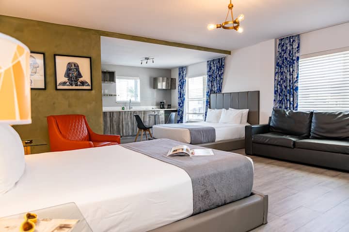 Double Queen Studio Miami Beach Stay - Miami Beach, FL