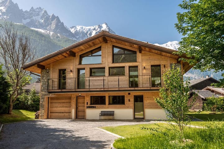 Chalet Papillon, In Heart Of Chamonix, Sleeps 8-10 - Les Houches