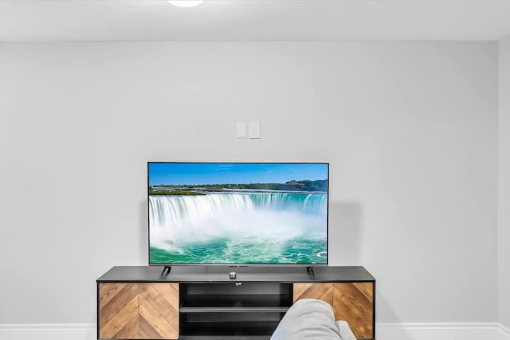 Niagara Falls & Wineries | 3br Modern Home W/ King - Sunset Beach