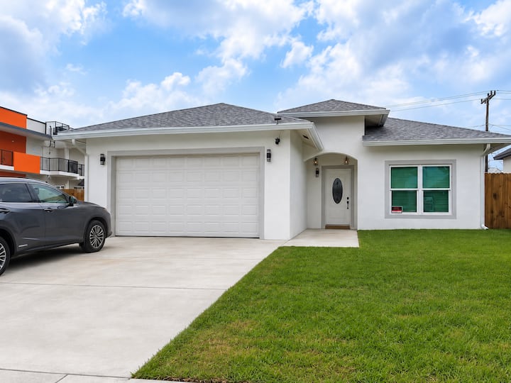 Brand-new 4br House | 3 Baths & Private Backyard - West Palm Beach, FL
