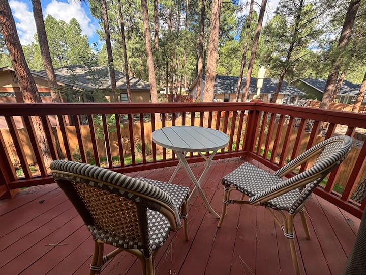 Pines & Peaks | University Heights Retreat - Flagstaff, AZ