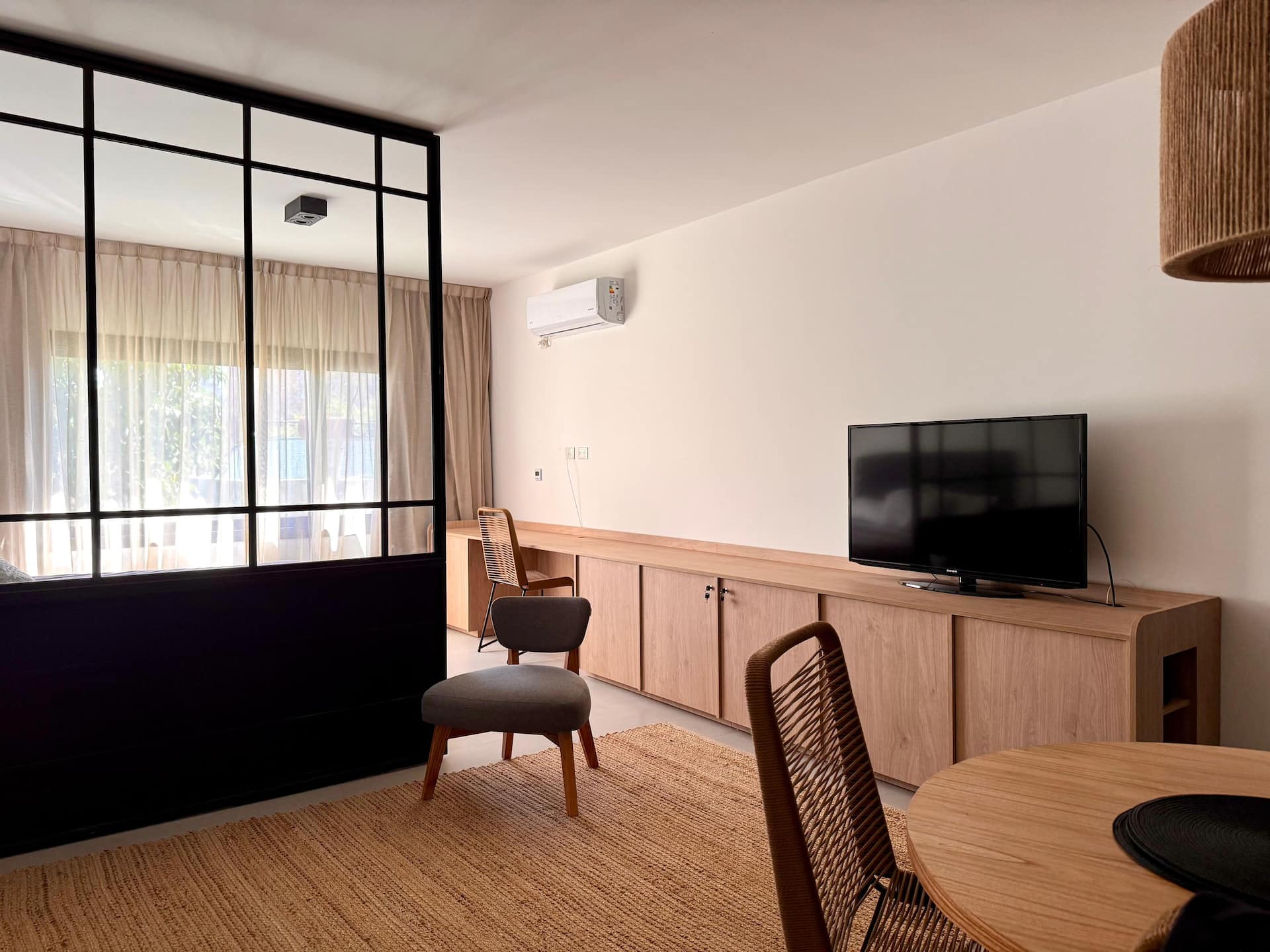 Furnished 1-bedroom apartment