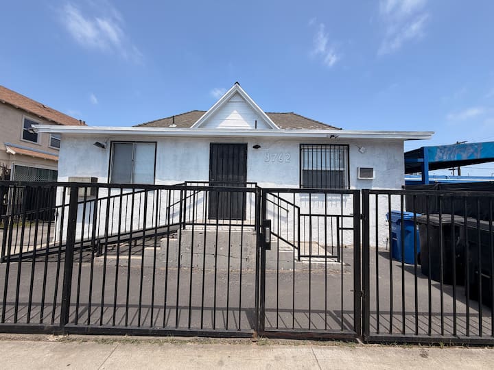 Simple & Central Westside Stay - Culver City, CA