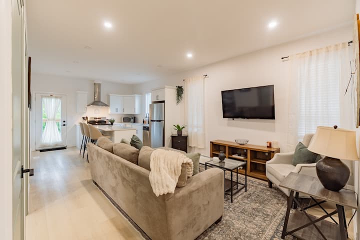 The Stanley Boutique 3-bedroom, 5 Mins From Falls - Niagara Falls
