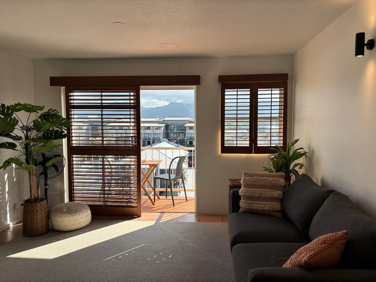 Lake St Cairns 360• Roof top views, Pool & Parking - Apartments for ...