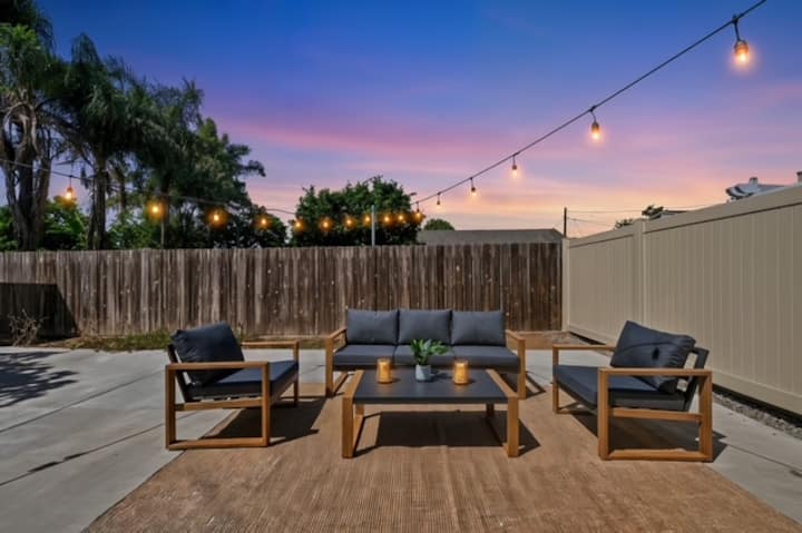 San Diego Retreat | Fire Pit, Games & Coffee Bar - La Mesa, CA