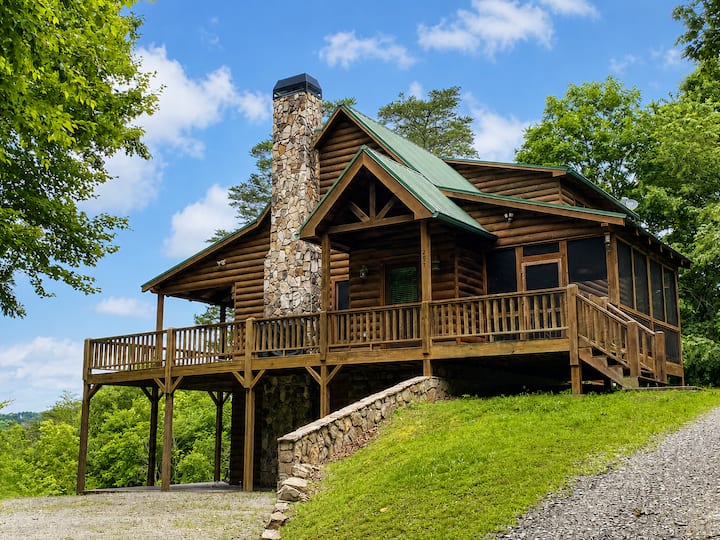Blue Ridge Hot Tub Pet Friendly Game Room - Mineral Bluff, GA
