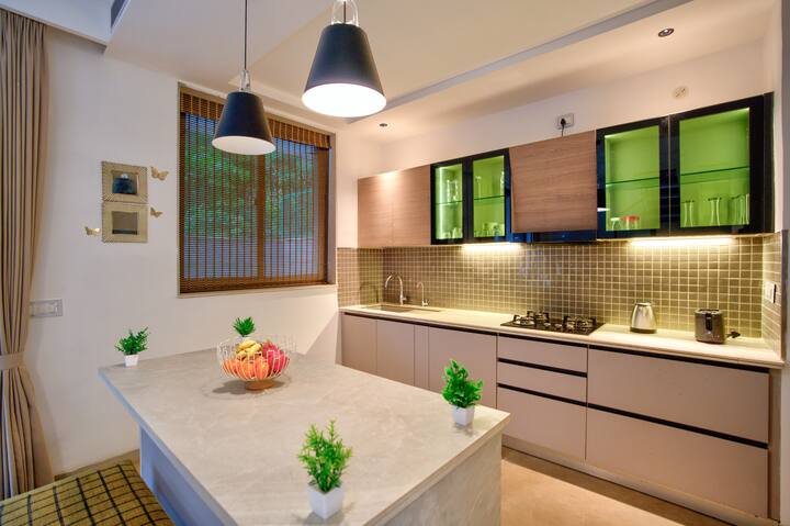 Full kitchen image 1