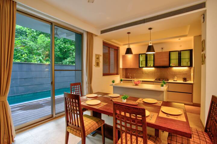 Dining area image 2