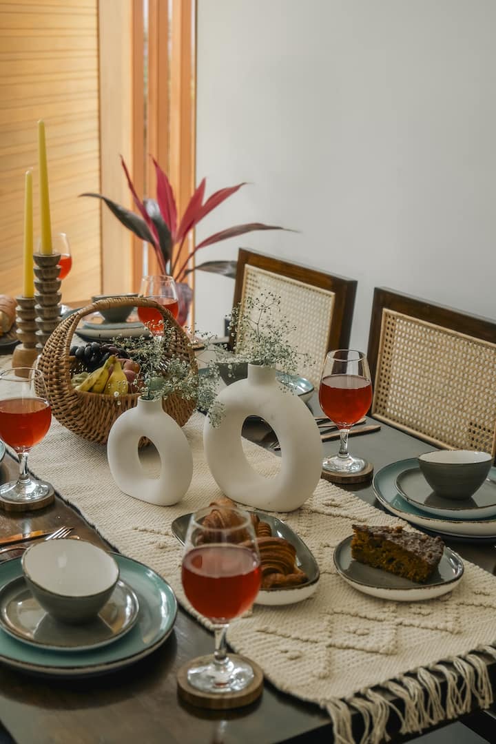 Dining area image 2