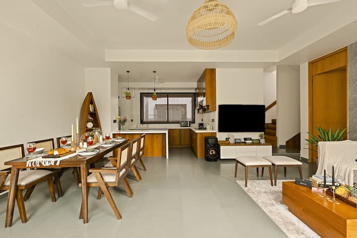 Dining area image 4