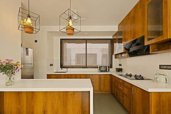 Full kitchen image 2