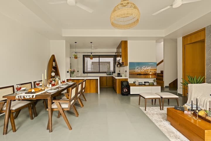 Dining area image 1