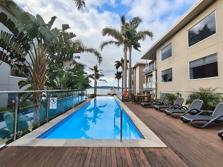 Beachside Apartment With Sea Views, Central Paihia - Paihia