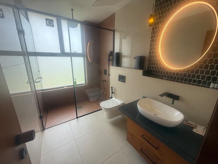 Full bathroom 2 image 1