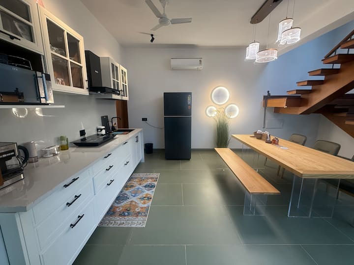 Full kitchen image 1