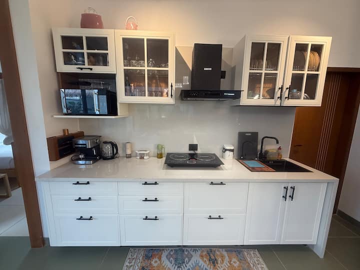 Full kitchen image 2