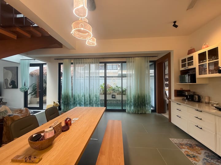 Dining area image 1