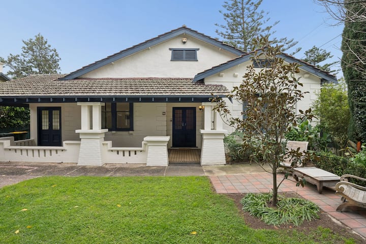 Character Home Walking Distance To Beach & Shops - Glenelg