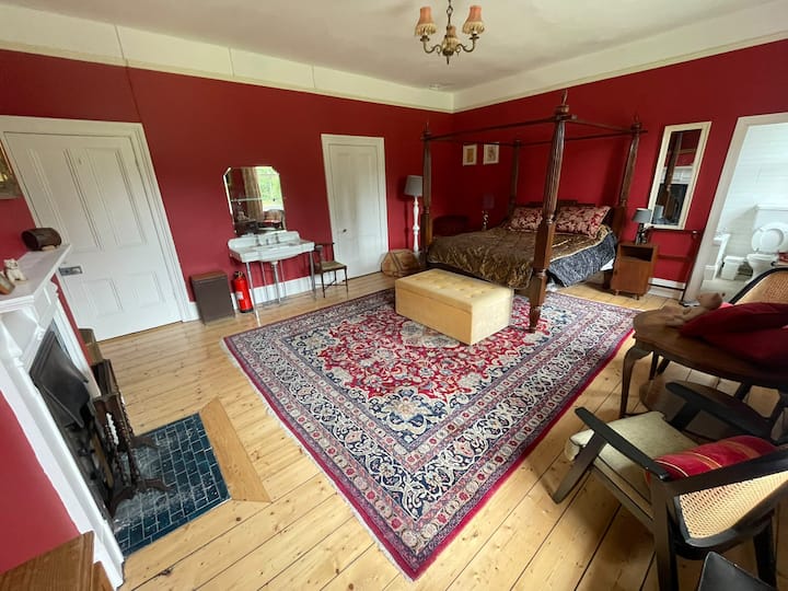 Ruby Room In Brynmelyn - Hay-on-Wye