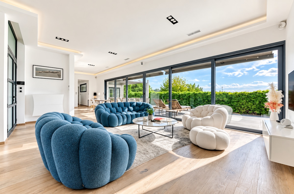 CASA LUMI – Pool & Hot Tub at the Gates of Lyon