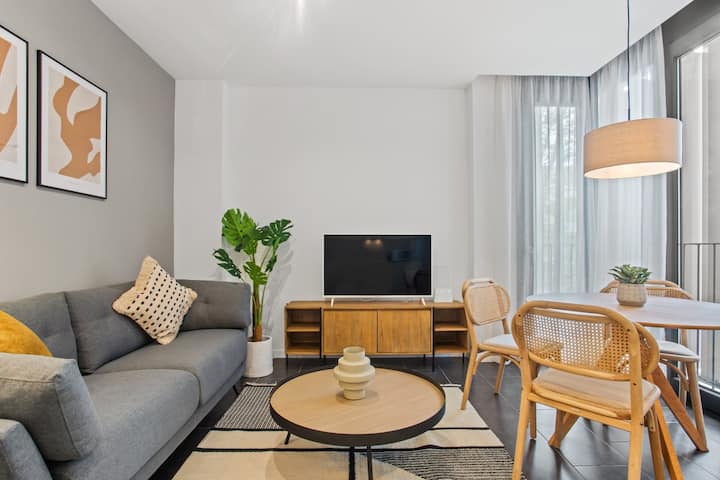 2br At Casa Fabrica W/terrace, Patio And Gym - Barcelona