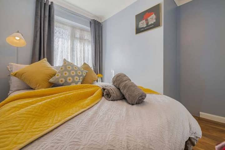 Modern 2-bed Home With Garden & Free Parking - Ilford