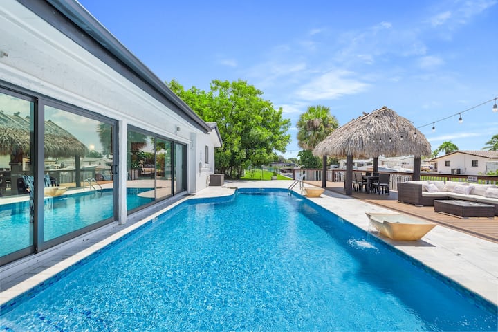 Pelican Point Waterfront Heated Pool Tiki - Bahamas