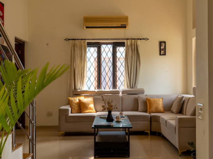 Living room image 2