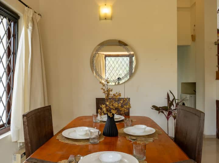 Dining area image 4