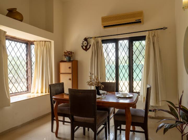 Dining area image 2