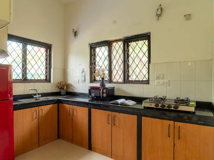 Full kitchen image 1