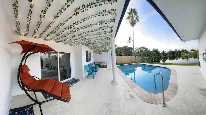 Lakeview Home With Private Pool - Miramar