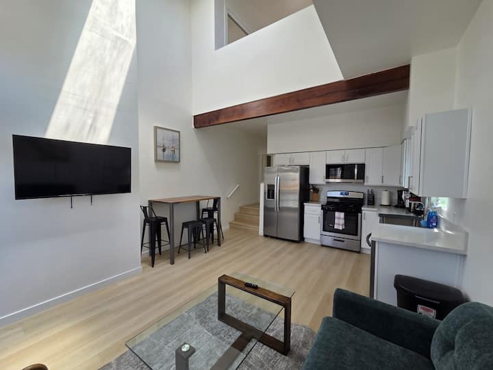 3 Bed 2 Bath Venice Beach Loft! - Los Angeles
