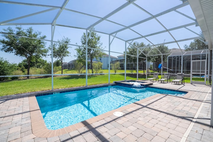 Spacious 8br Villa  Private Pool & Hot Tub - Davenport, FL