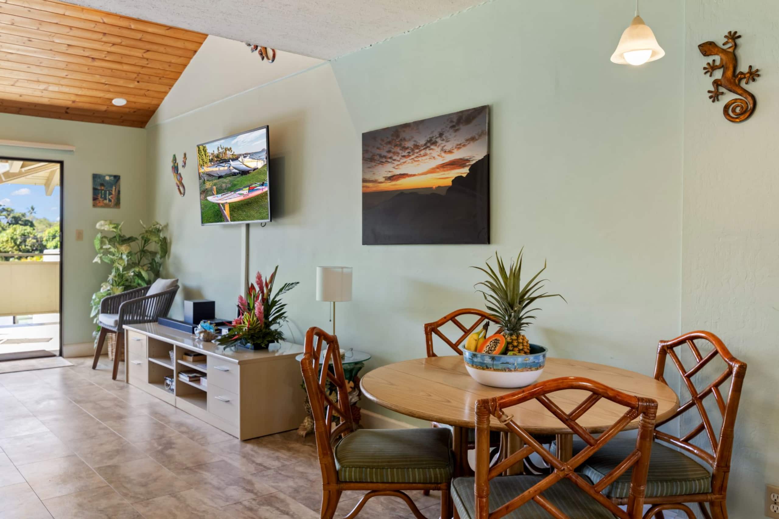 Condo in Kihei · ★4.71 · Studio · 3 beds · 2 private baths - Image 10