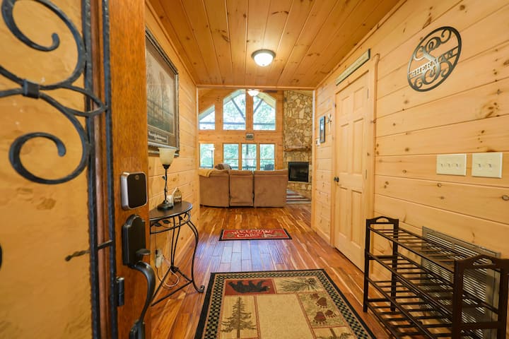 New! Trail, 2 Kings, Spa, Pool Table & Firepit - Cherry Log, GA