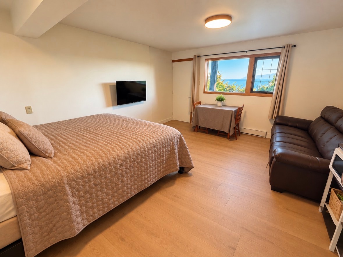 Private Oceanview Guest Suite - Houses for Rent in Chemainus, British ...