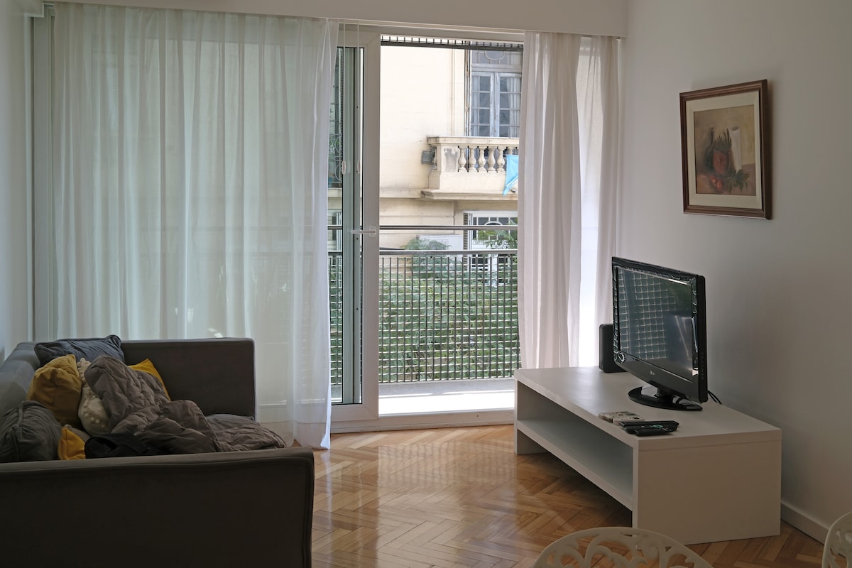 Departamento con balcón y parquet