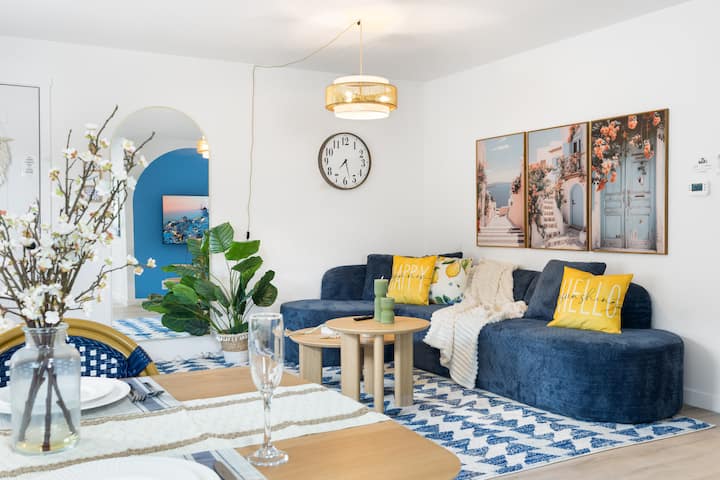Modern Remodeled Mediterranean Retreat|stylish 2br - Kirkland, WA