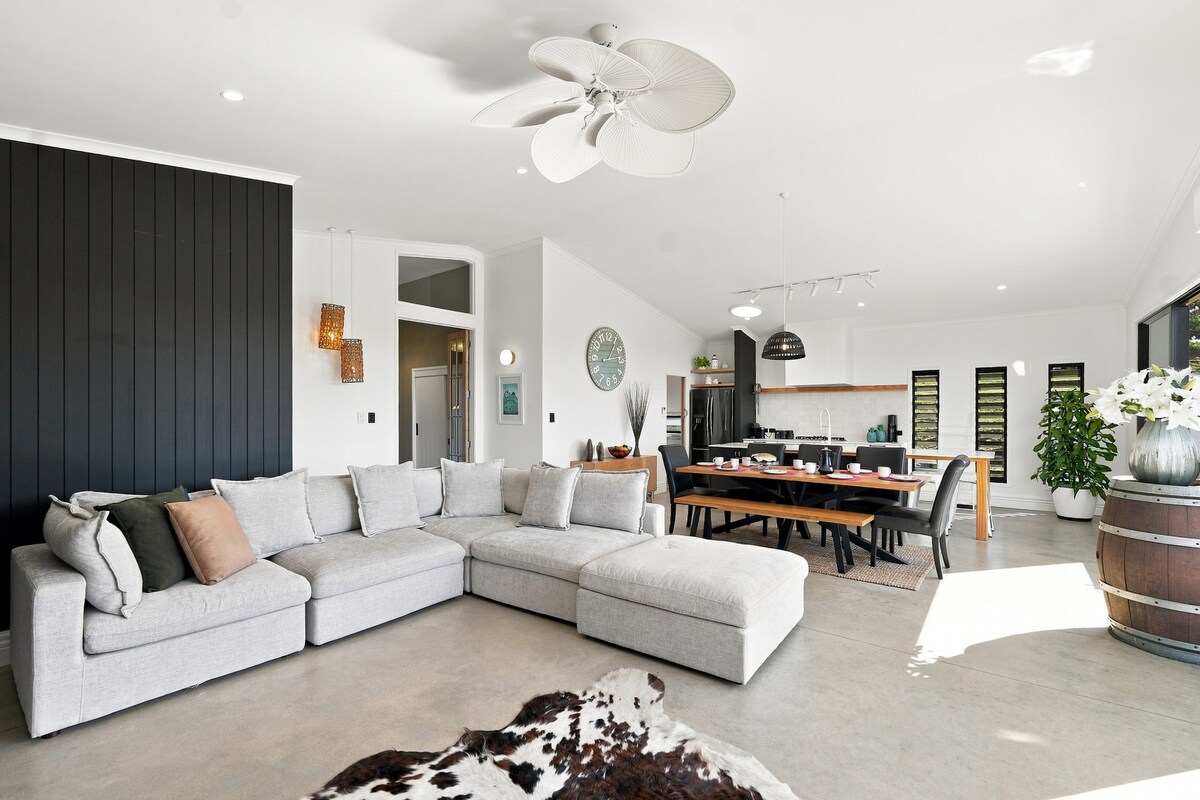 The Black Barn - Whakatane Holiday Home - Houses for Rent in Manawahe ...