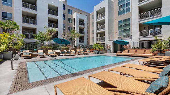 Luxury 2 Bd Apartment West Hollywood/ Pool/gym - West Hollywood, CA