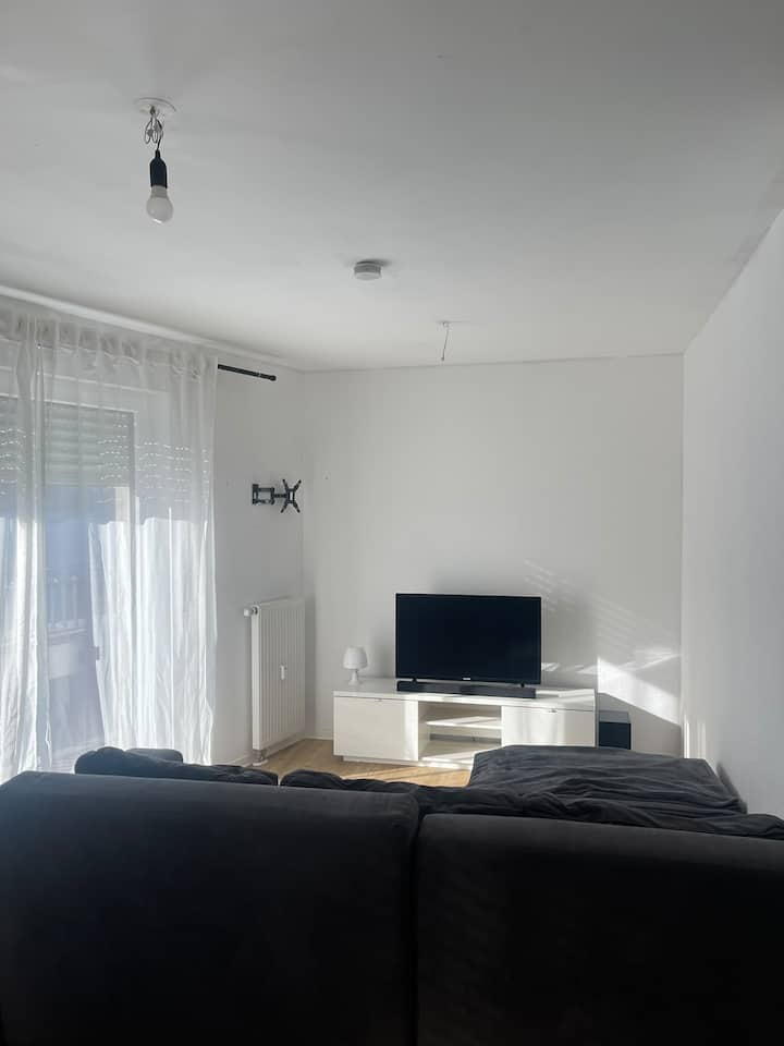 Modern Furnished Studio | Large Balcony & Views - ケルン