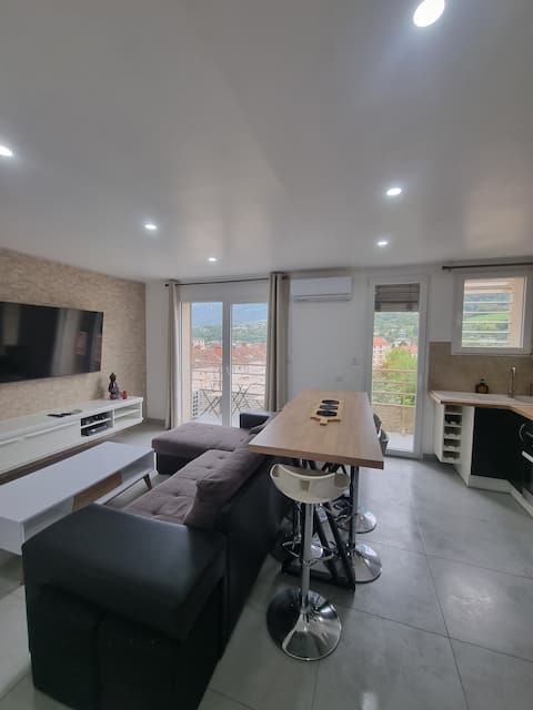 Top performing Airbnb: Mountain view 2-bedroom apartment for 6 people in the city center in Albertville