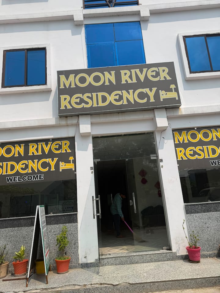 Residency Near Santi Kunj 
Rishikesh Road Haridwar - ハリドワール