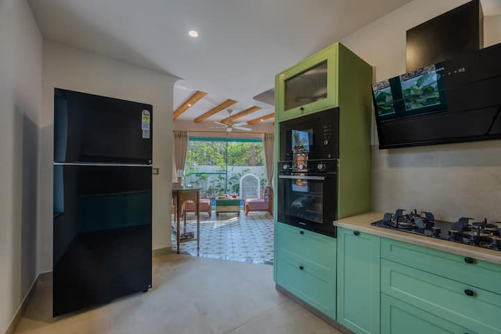 Full kitchen image 2