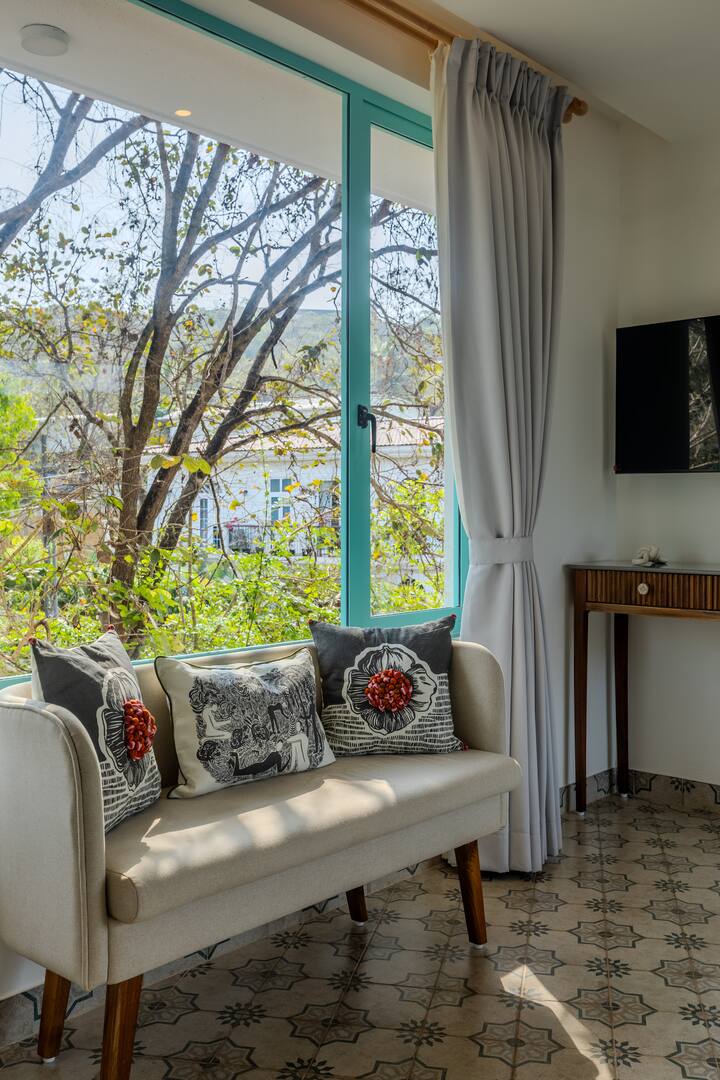 Living room image 7